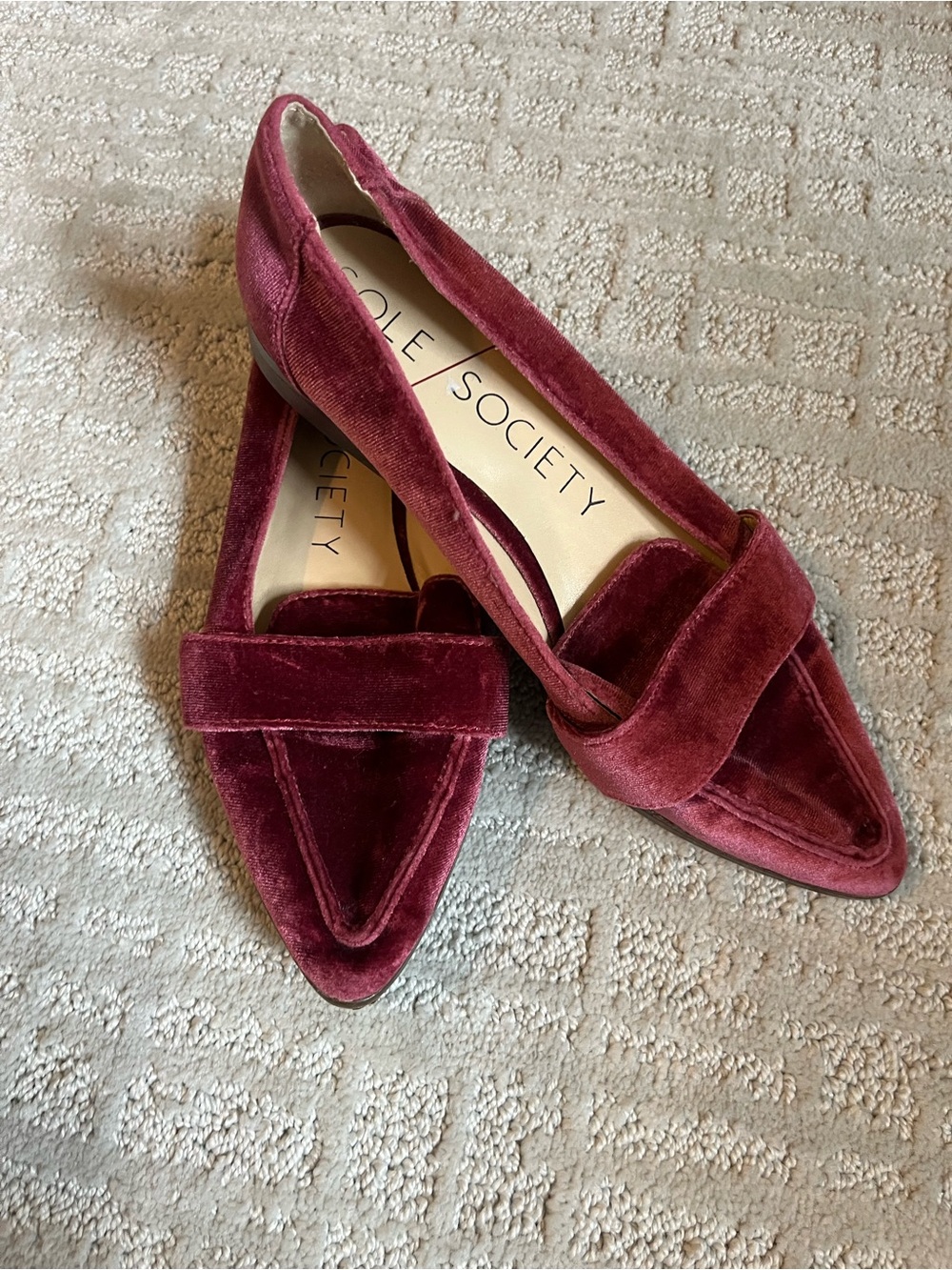 Sole Society Velvet Pointed-Toe Loafers in Burgundy | Size 7M